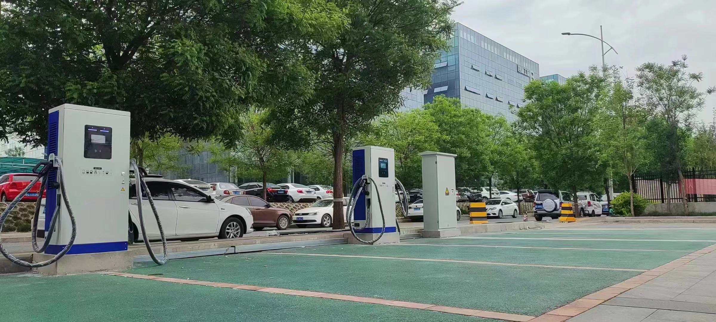 深圳青源新能源電動汽車充電樁廠家合作客戶案例：新能源汽車產(chǎn)業(yè)項(xiàng)目部充電樁案例