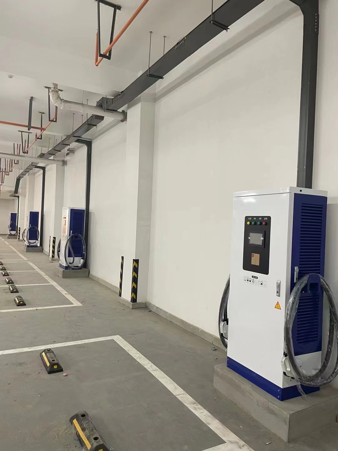 深圳青源新能源電動汽車充電樁廠家合作客戶案例：地下停車場充電樁應(yīng)用案例